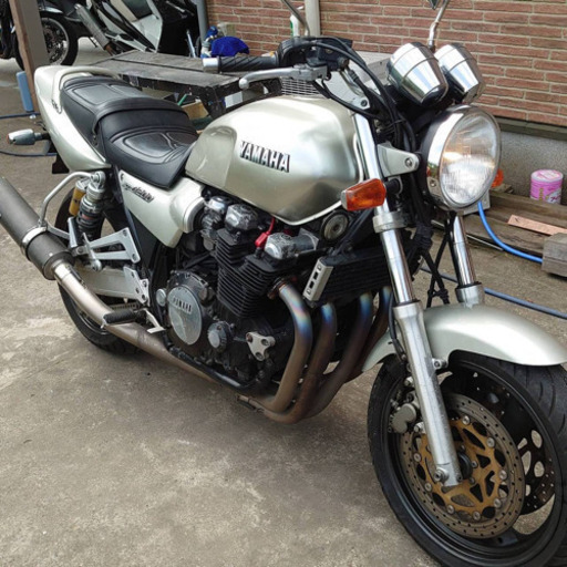 ヤマハ　XJR1200