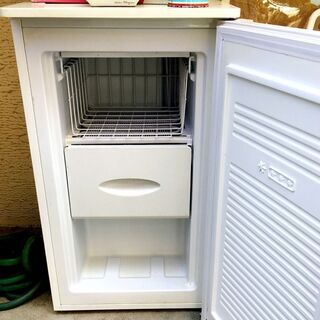 差し上げます！ レマコム 冷凍ストッカー (冷凍庫) 前開きタイプ 70リットル RRS-T70の画像