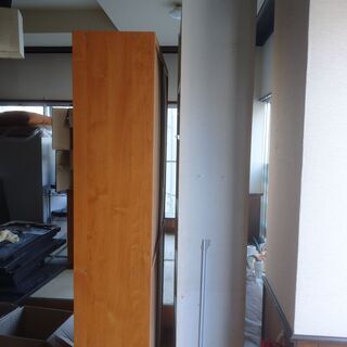 【無料で差し上げます】　背の高い白い木製棚（本棚にも）の画像