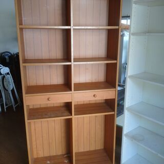 【無料で差し上げます】　背の高い木目調の木製棚（本棚にも）
