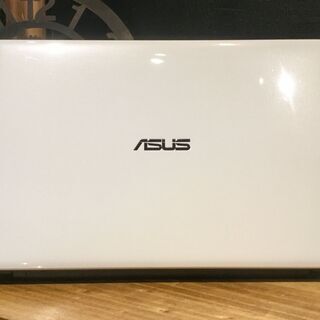 店頭にて売約済み。ご覧頂きありがとうございました。【一宮で!! Windows10搭載機！ASUS Intel core i3 15.6インチ モバイルPC】一宮市のパソコン屋 Mr.Carnival（ミスカニ）です！パソコン修理・中古パソコン販売店【クレカ&PayPay使えます！】店頭在庫PCのご紹介です！受け渡しは店舗にて(^^)/【白色　エイスース ホワイト ノートパソコン メモリ４GB/HDD500GB】の画像