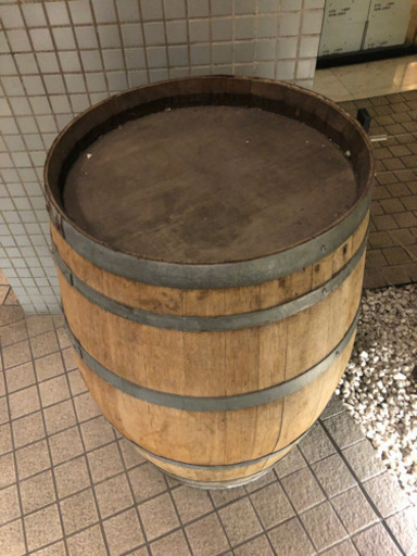 ディスプレイ用の樽　(テーブルとして使える)