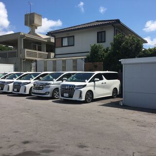 ハコレンタカー沖縄営業所(ア・パ）未経験歓迎で入社祝い金ありのレンタカースタッフ（男・女）の画像
