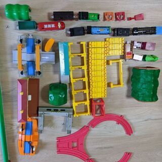 プラレール　おしゃべりヒロ、パーシィ、パッチワークヒロ　車両&レール&駅&トンネル多数の画像