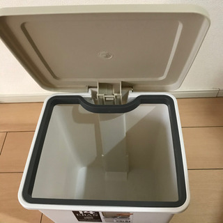 お値下げ⭐︎ゴミ箱　ペダル式の画像