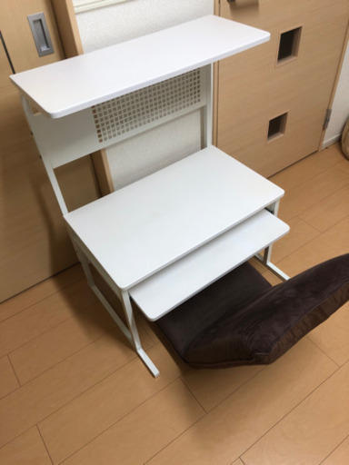 【受付終了】ニトリ　パソコンデスク　ホワイト