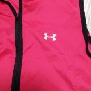 人気アンダーアーマージャケットの画像