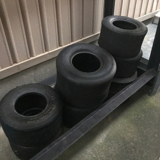バッテリー　鉄くず　廃タイヤ　レーシングカートパーツ　ジャンク　いろいろあります　あげますの画像