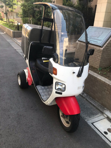 屋根付き、原付登録をしたバイク