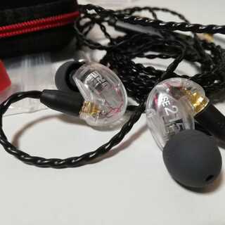 SHURE イヤフォン★SE215★低反発イヤーピース ケース付...