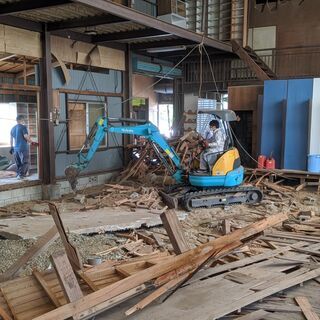 倉庫の床のコンクリート化に伴う各種対応の画像