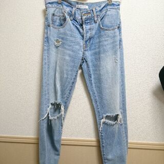 AZUL BY MOUSSY ひざクラッシュテーパードデニム(size25)の画像