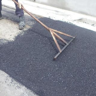 道路工事スタッフ及び2ｔ・3ｔダンプドライバー大募集！早く帰ろう精神の会社！プライベート充実！の画像