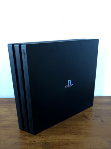 取引中　PS4 Pro CUH-7200B 1TB レッド・デッド・リデンプションⅡ付き