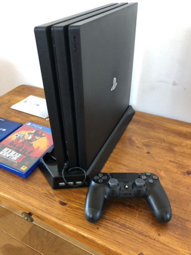 取引中　PS4 Pro CUH-7200B 1TB レッド・デッド・リデンプションⅡ付き