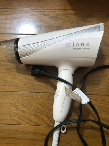 白いドライヤー