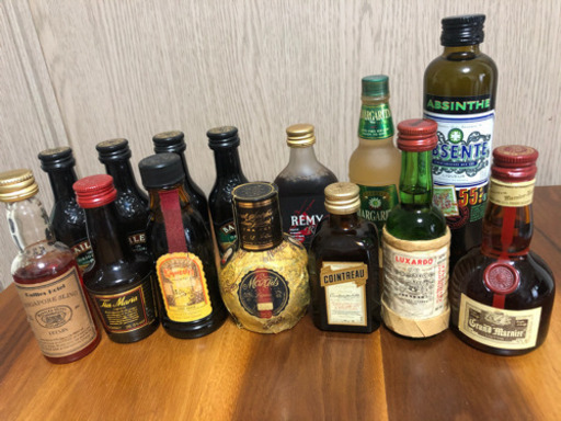 ミニチュアボトルたくさん。