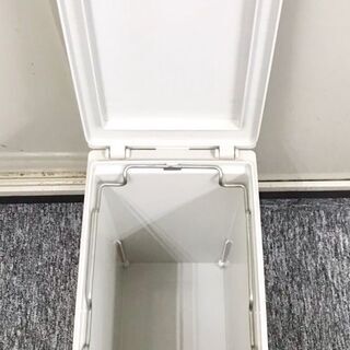 【中古】ゴミ箱 キャスター付き　１個100円の画像