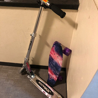 キックボードとペニーもどきの画像