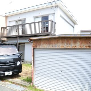 ペットも飼育可の物件です。ガレージ付き　大家直接取引です