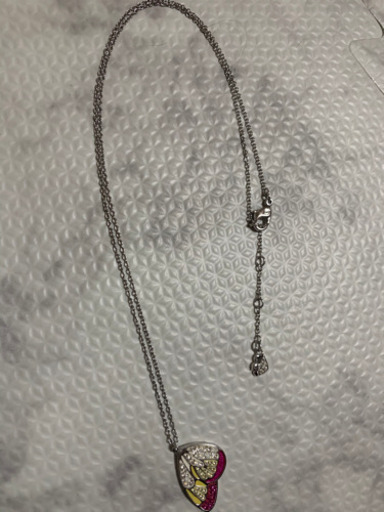 スワロフスキーのネックレスです