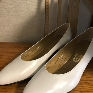東京銀座ヨシノヤ １回のみ着用シンプルな白パンプス23.5