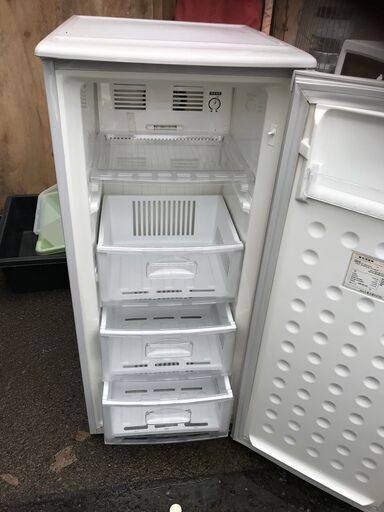 冷凍庫！！　１１０Ｌ　前開き引き出し式収納タイプ！！　　１５，０００円（税別）