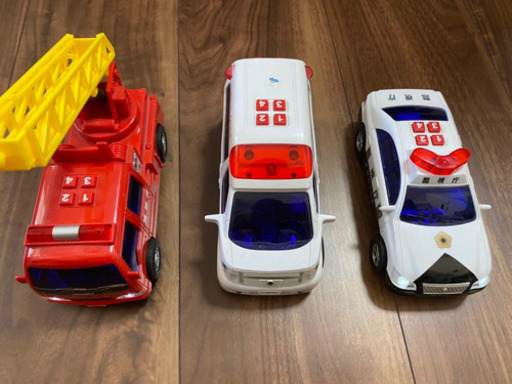 消防車、パトカー、救急車3点セット