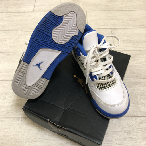 貴重 NIKE ナイキ スニーカーマイケルジョーダン4レトロ　ホワイト　キッズ