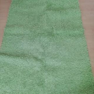 毛足の長いラグ　黄緑