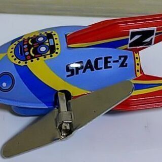 くるっと回る動きが楽しいブリキのロケットスペースZ