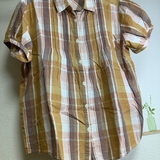 シンプルに可愛い　半袖ワイシャツ　M