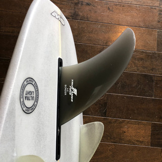 値下げしました！　サーフボード使用2回　アルメリック　ボンザー　シェルター　5'11  19  2 3/8   28.5L フィン　ボードケース付きの画像