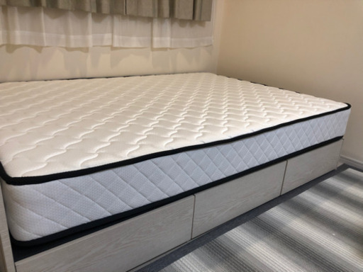 【お取引中】早い者勝ちダブルベッド、マットレス付き‼️