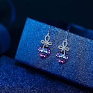 【新品】【日本全国郵送相談可】スターリングシルバー ジルコン ラブ ハート セルティック ノット クロス フック 垂れる ピアス ヴィトラーユ ライト スワロフスキー使用の画像