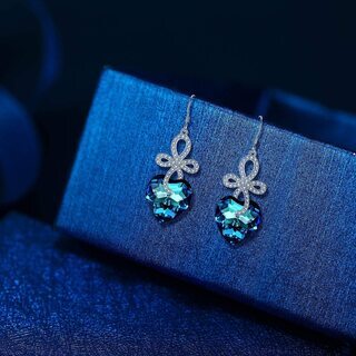 【新品】【日本全国郵送相談可】スターリングシルバー ジルコン ラブ ハート セルティック ノット クロス フック 垂れる ピアス バミューダ ブルー スワロフスキー使用の画像