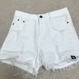 🤍🩳白い色のフリンジ付きショーツ