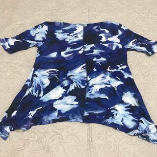 🌊👕ブルー柄トップの画像