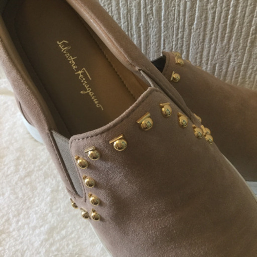 新品 レディース フェラガモ スリッポン スニーカー 　サイズ6.5