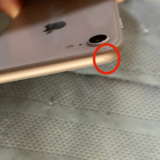 iPhone8 SIMフリー 64GB シルバー 中古品 外観一部を除き超美品 上部にキズ有の画像