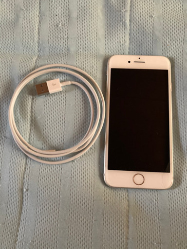 iPhone8 SIMフリー 64GB シルバー 中古品 外観一部を除き超美品 上部にキズ有