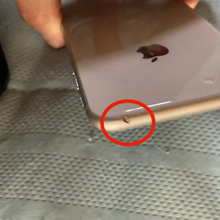 iPhone8 SIMフリー 64GB シルバー 中古品 外観一部を除き超美品 上部にキズ有の画像