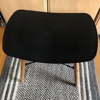 ４脚有り　シンプルチェア　ブラックの画像