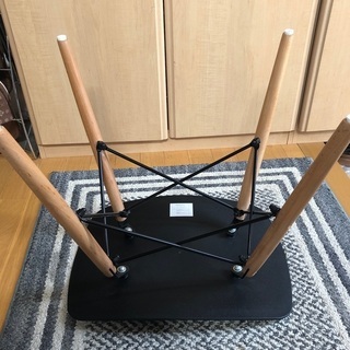 ４脚有り　シンプルチェア　ブラックの画像