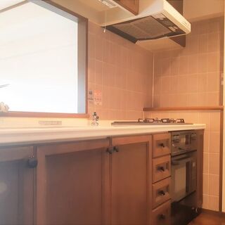 リビングが広々約２０帖の分譲マンションです🏠オートロック完備で防犯面も安心です🔑🚉も徒歩３分と駅近物件です🎵 − 奈良県