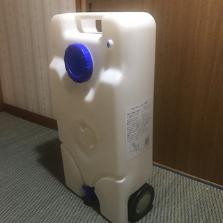ウォータータンク　40リットル　キャスター付　