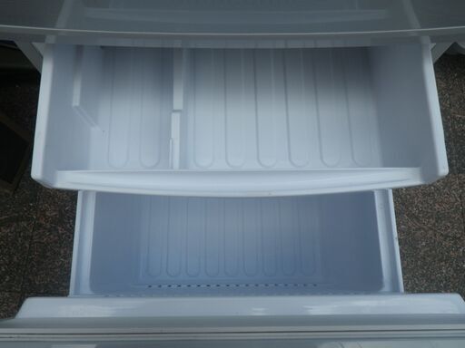 ■配達可■シャープ ちょっと大きめ ノンフロン冷凍冷蔵庫 2ドア 開閉方向自由 167L 脱臭 耐熱トップテーブル 2018年製　SJ