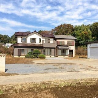 敷地内に２棟家が建っています。２世帯の方大家族の方にお勧め。便利...