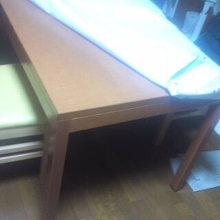 テーブル・椅子ｘ４セットの画像