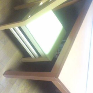 テーブル・椅子ｘ４セットの画像